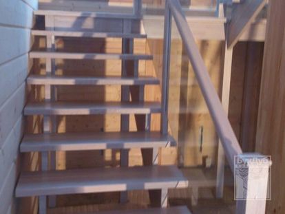 Лестницы на второй этаж со стеклом