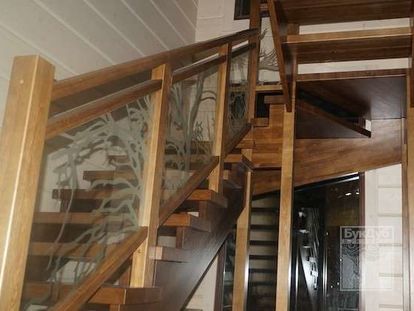 Маршевая лестница со стеклом