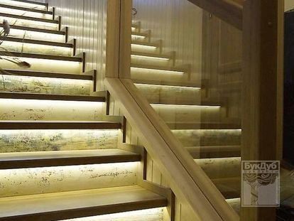 Лестница со стеклянными ограждением