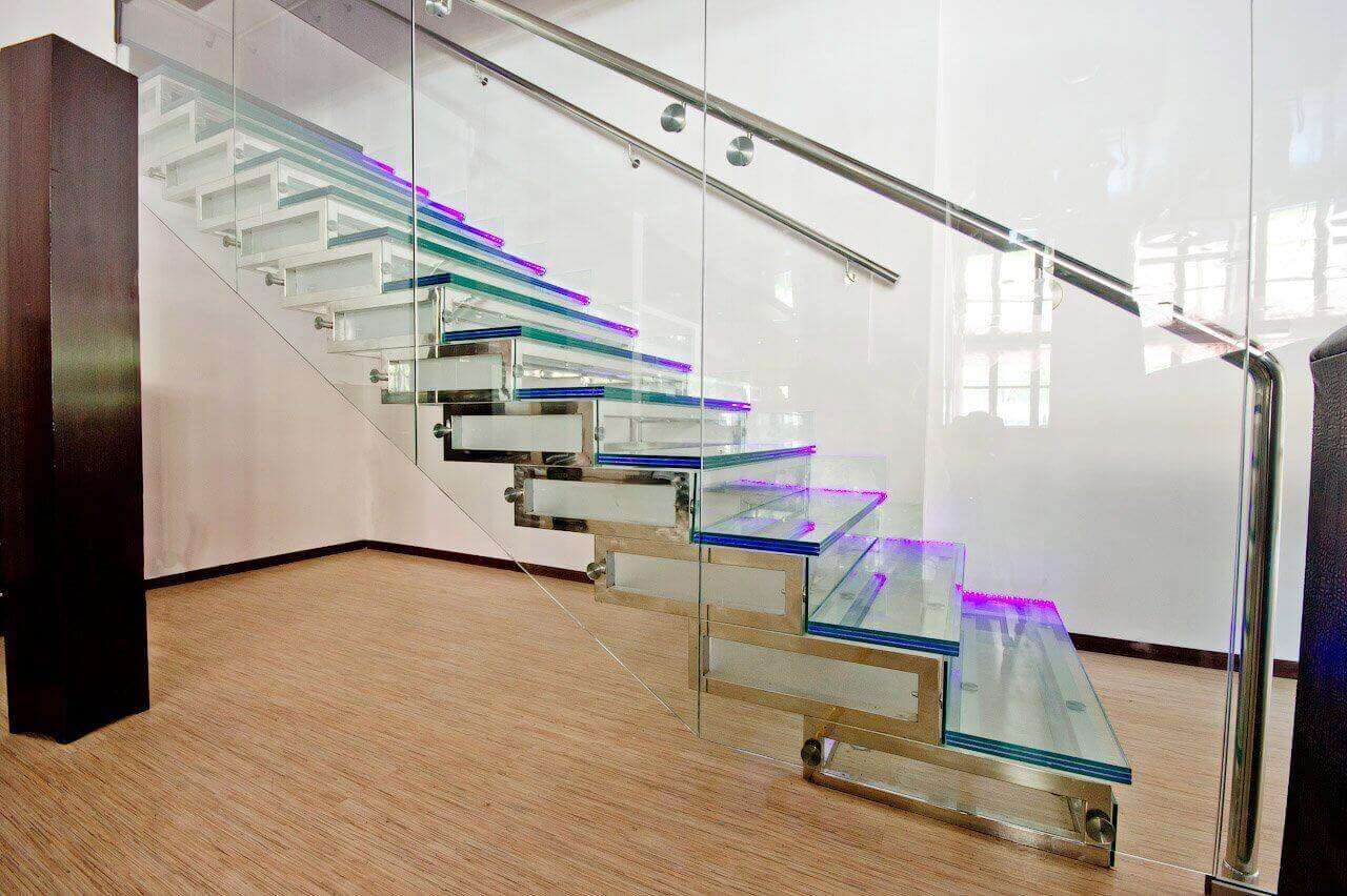 Лестница в стиле хай тек фото
